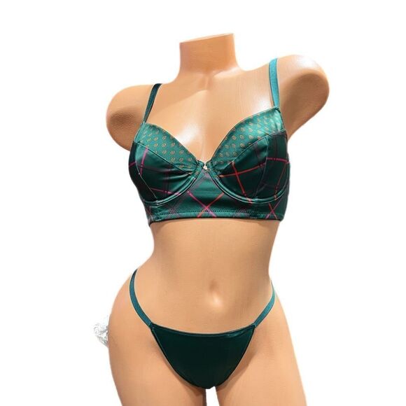 Victoria’s Secret FASHION SHOW Very Sexy Lined Demi Satin Bra & V string set - Picture 10 of 12